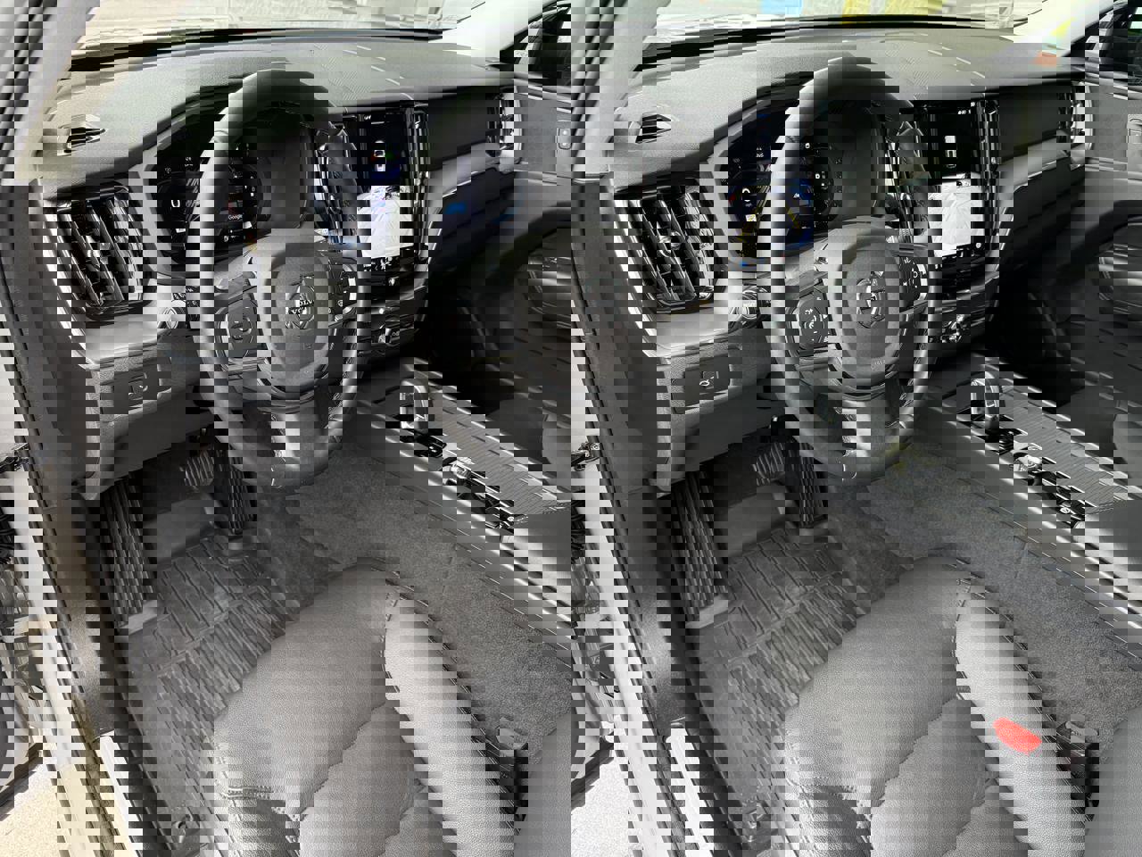 Used 2024 Volvo XC60 B5 Core image 17