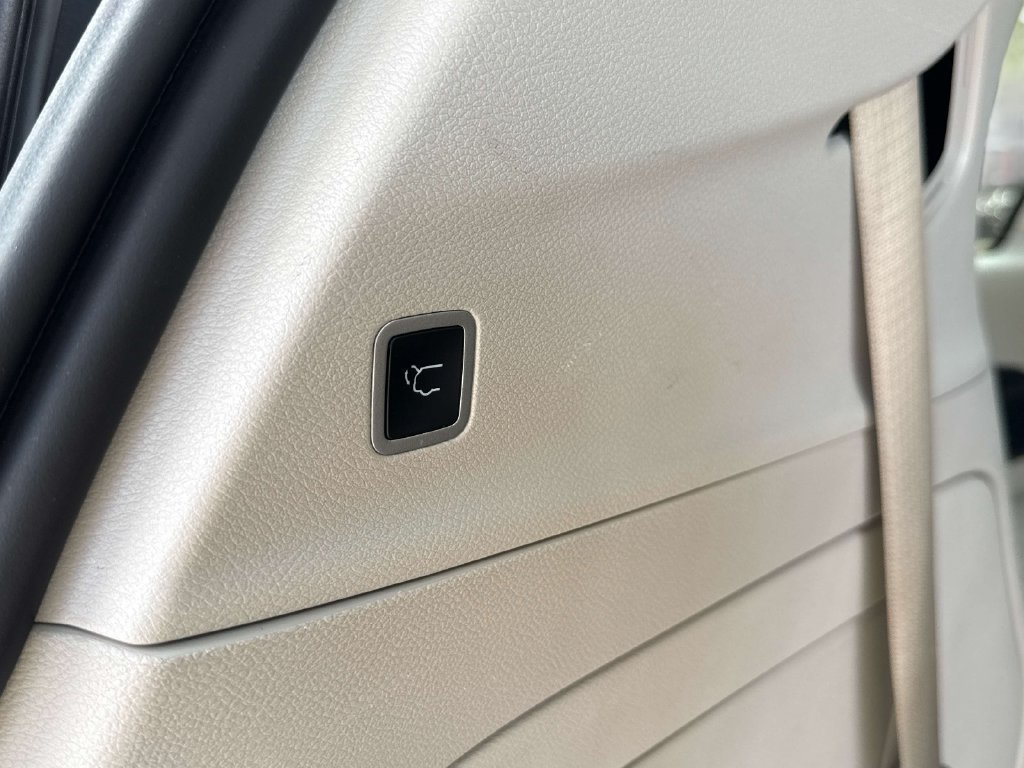 Used 2024 Chrysler Pacifica Limited FWD image 11