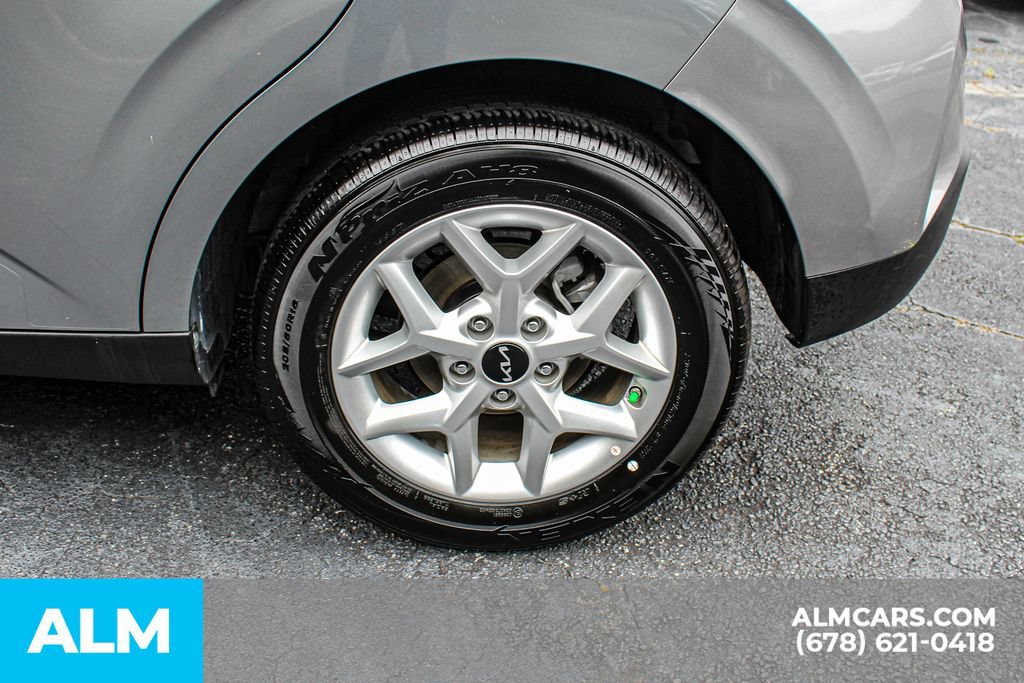 Used 2025 Kia Soul LX w/ LX Technology Package FWD image 16