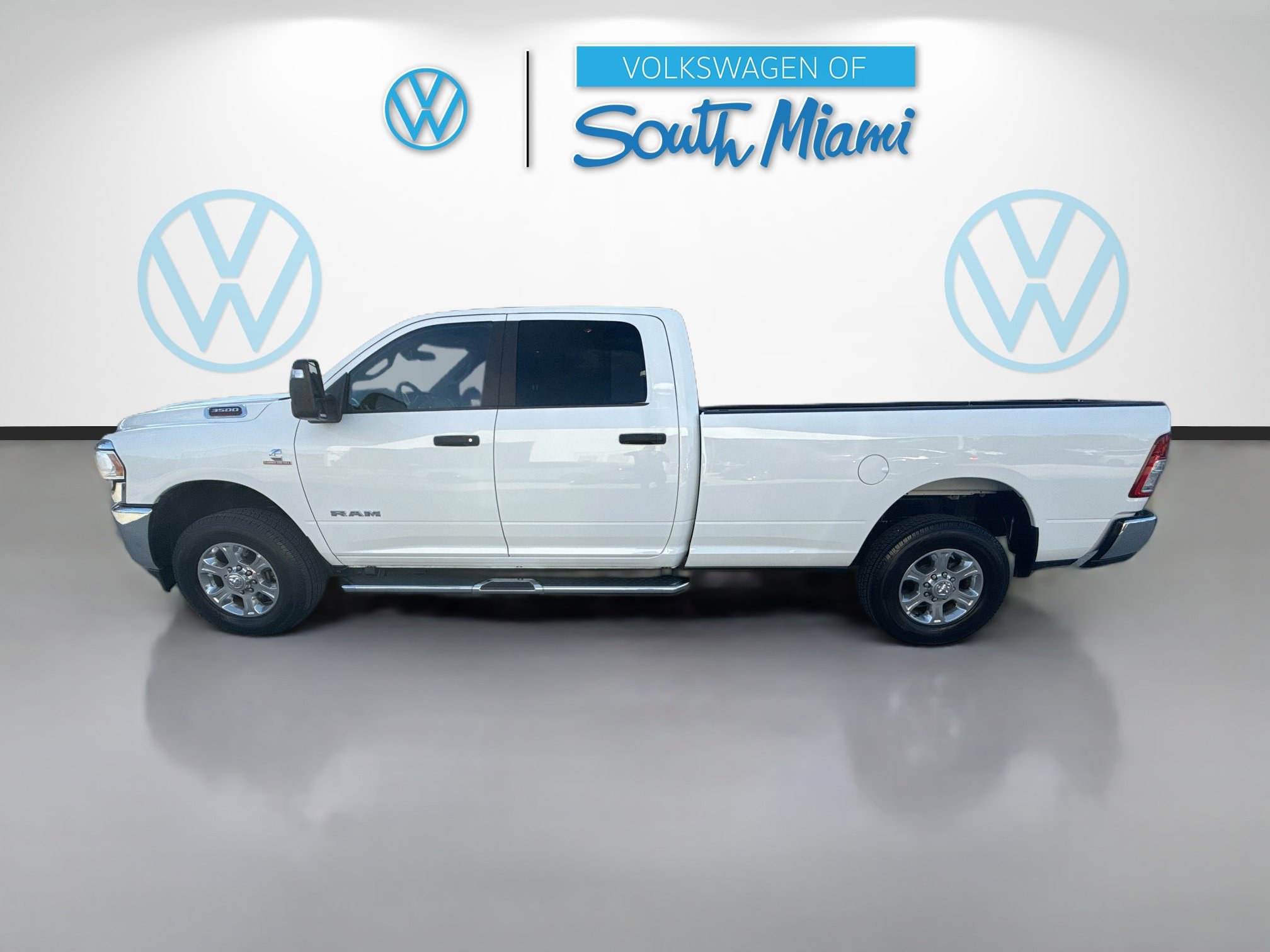 Used 2024 RAM 3500 Big Horn AWD/4WD image 4
