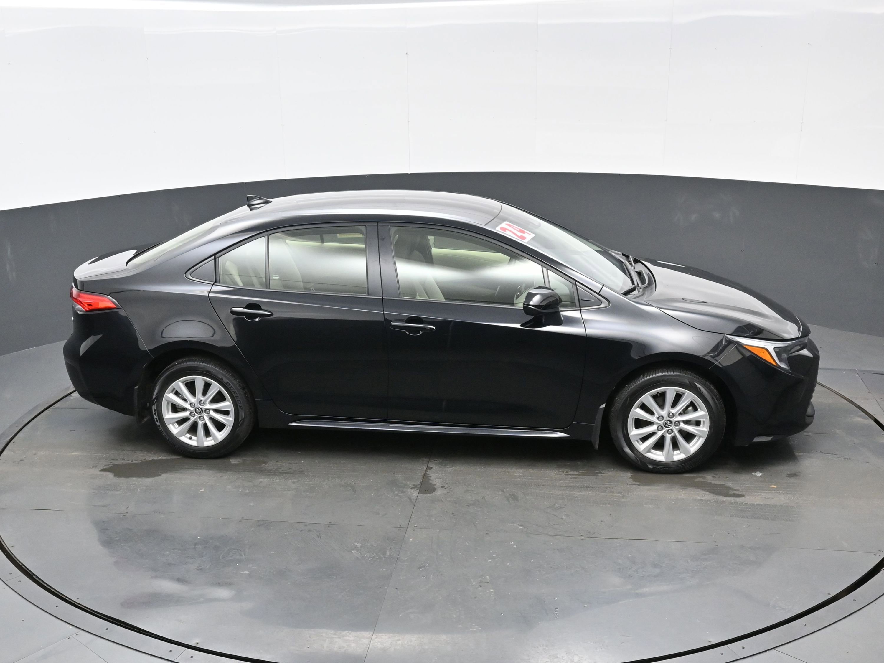 Used 2024 Toyota Corolla LE image 39