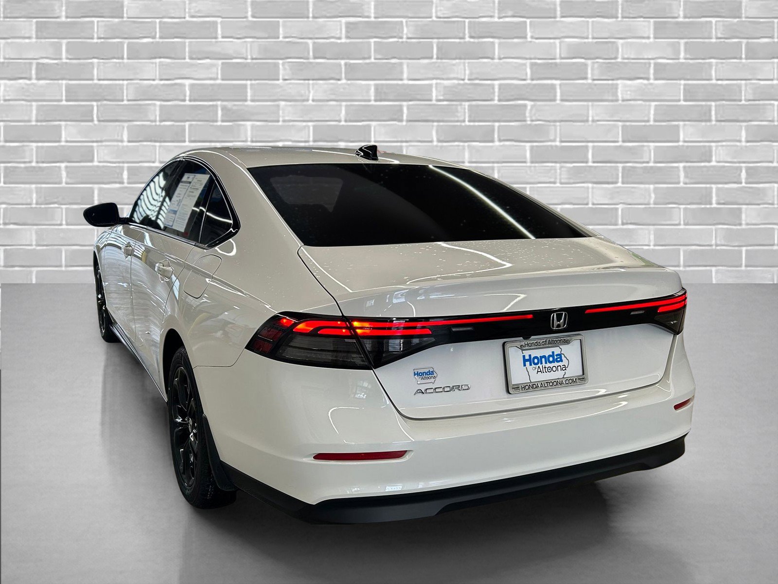 Certified 2025 Honda Accord SE image 3