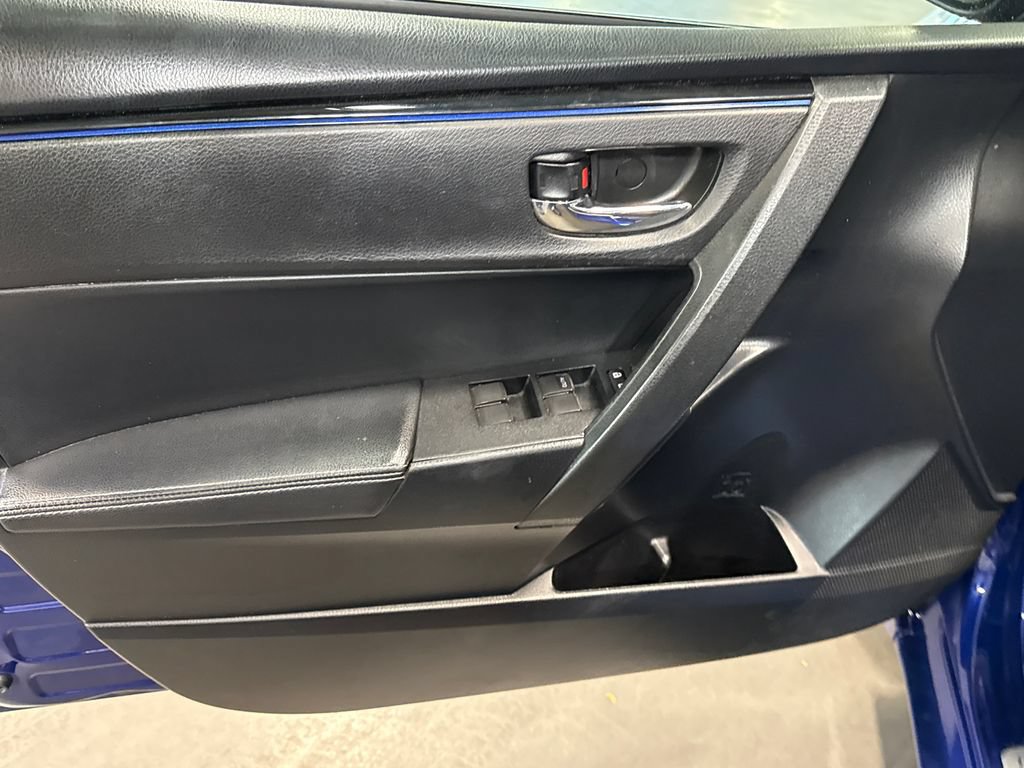 Used 2018 Toyota Corolla SE w/ Body Protection Package FWD image 7