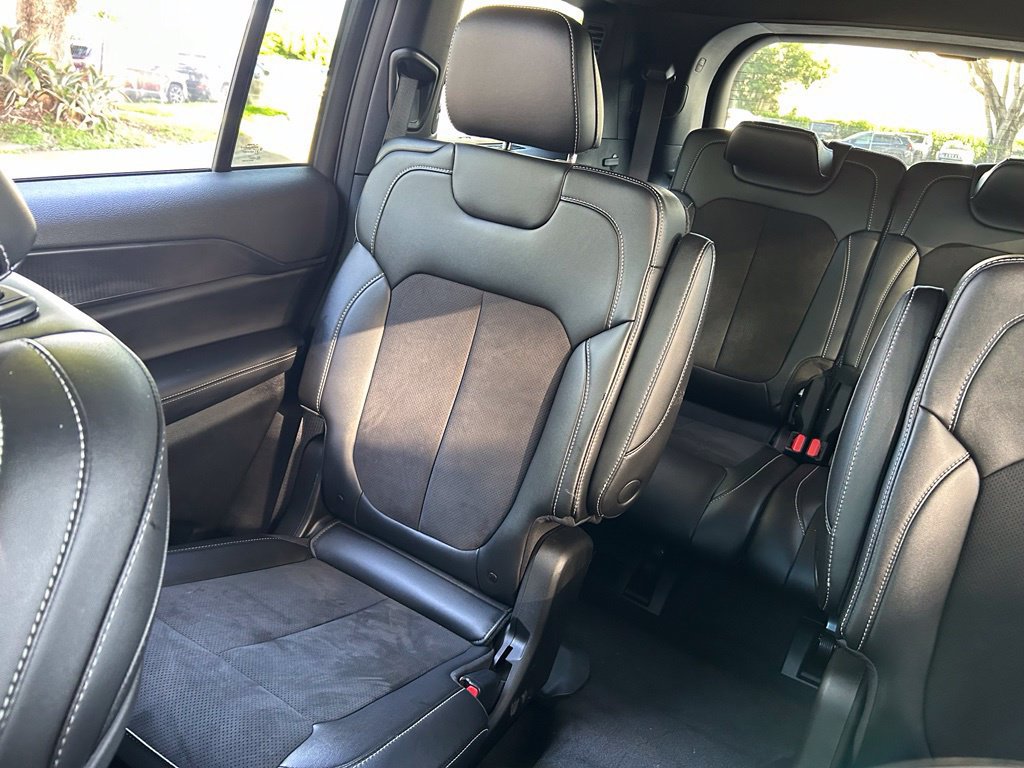 Used 2025 Jeep Grand Cherokee L Altitude RWD image 13