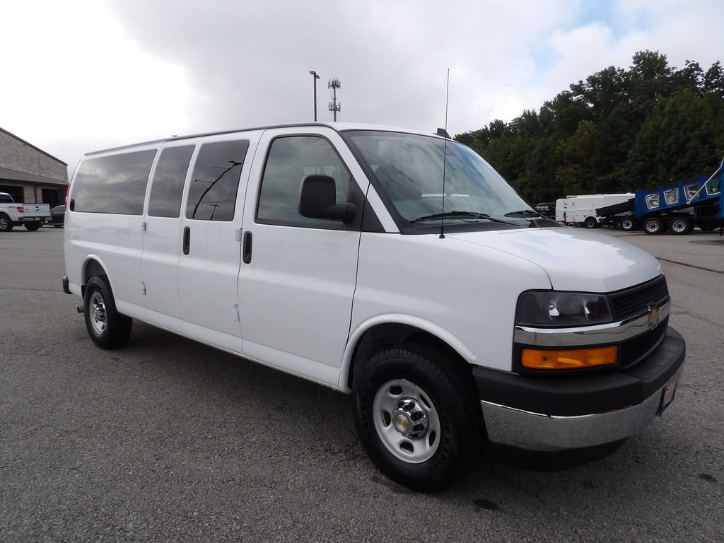 Used 2025 Chevrolet Express 3500 LT w/ LT Preferred Equipment Group RWD image 10