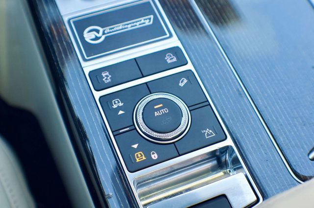 Used 2020 Land Rover Range Rover SV Autobiography Dynamic image 33