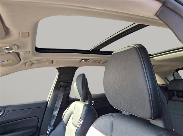 Used 2018 Volvo XC60 T6 Inscription w/ Convenience Package image 13