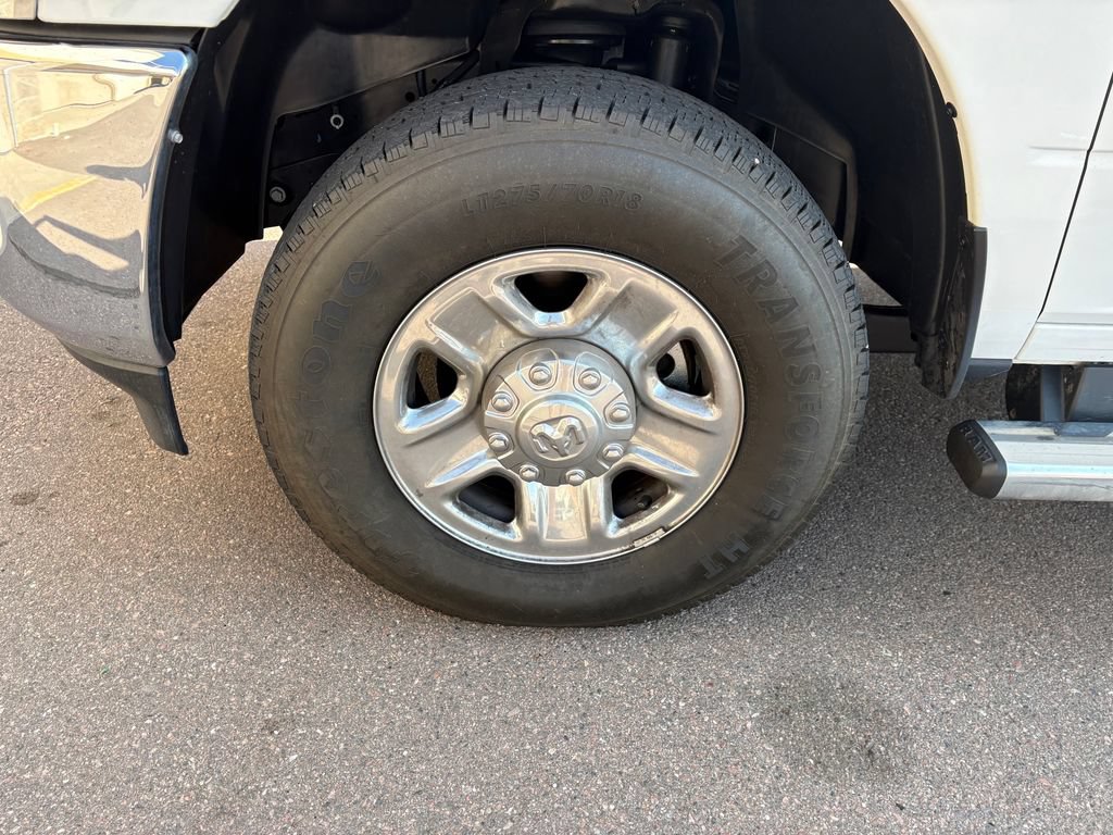 Used 2024 RAM 3500 Tradesman w/ Chrome Appearance Group AWD/4WD image 10