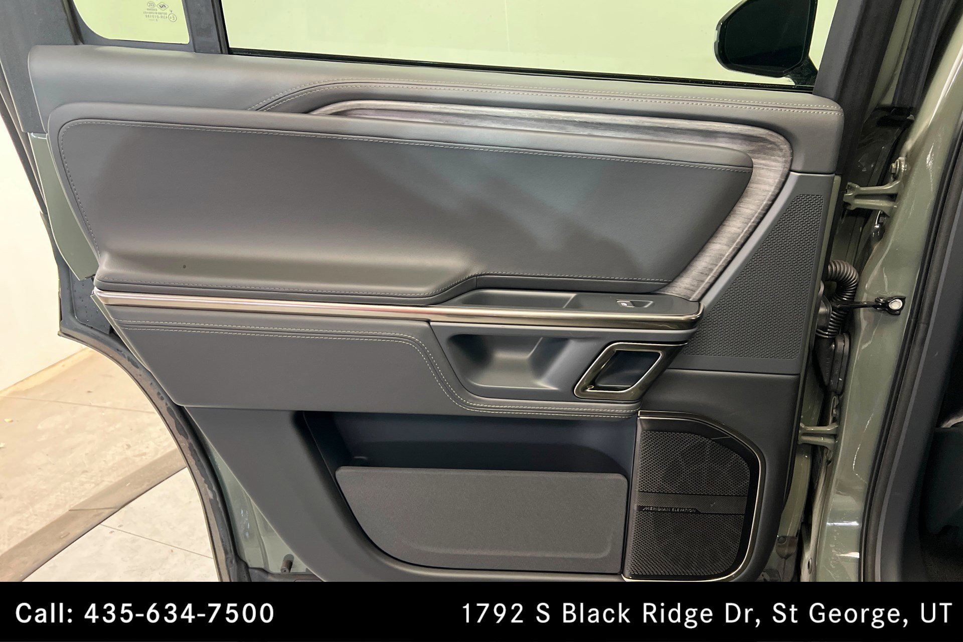 Used 2022 Rivian R1S Launch Edition image 18