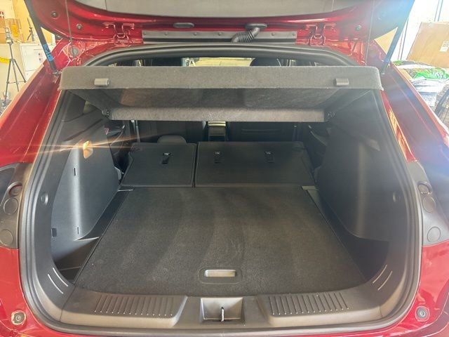Used 2024 Chevrolet Trax RS w/ Sunroof Package FWD image 17