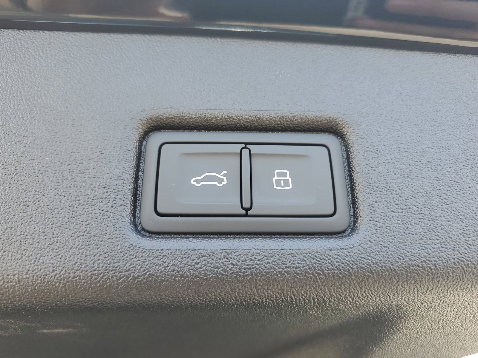 New 2025 Audi SQ5 Premium Plus image 9