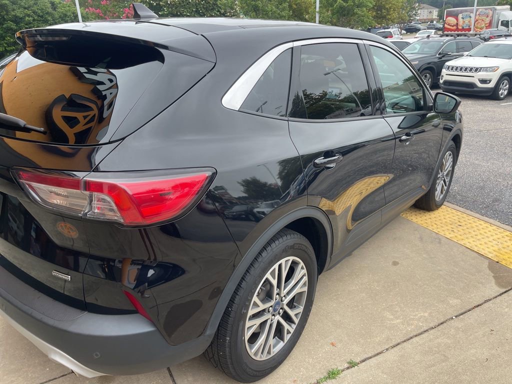 Used 2022 Ford Escape SEL w/ Technology Package FWD image 4