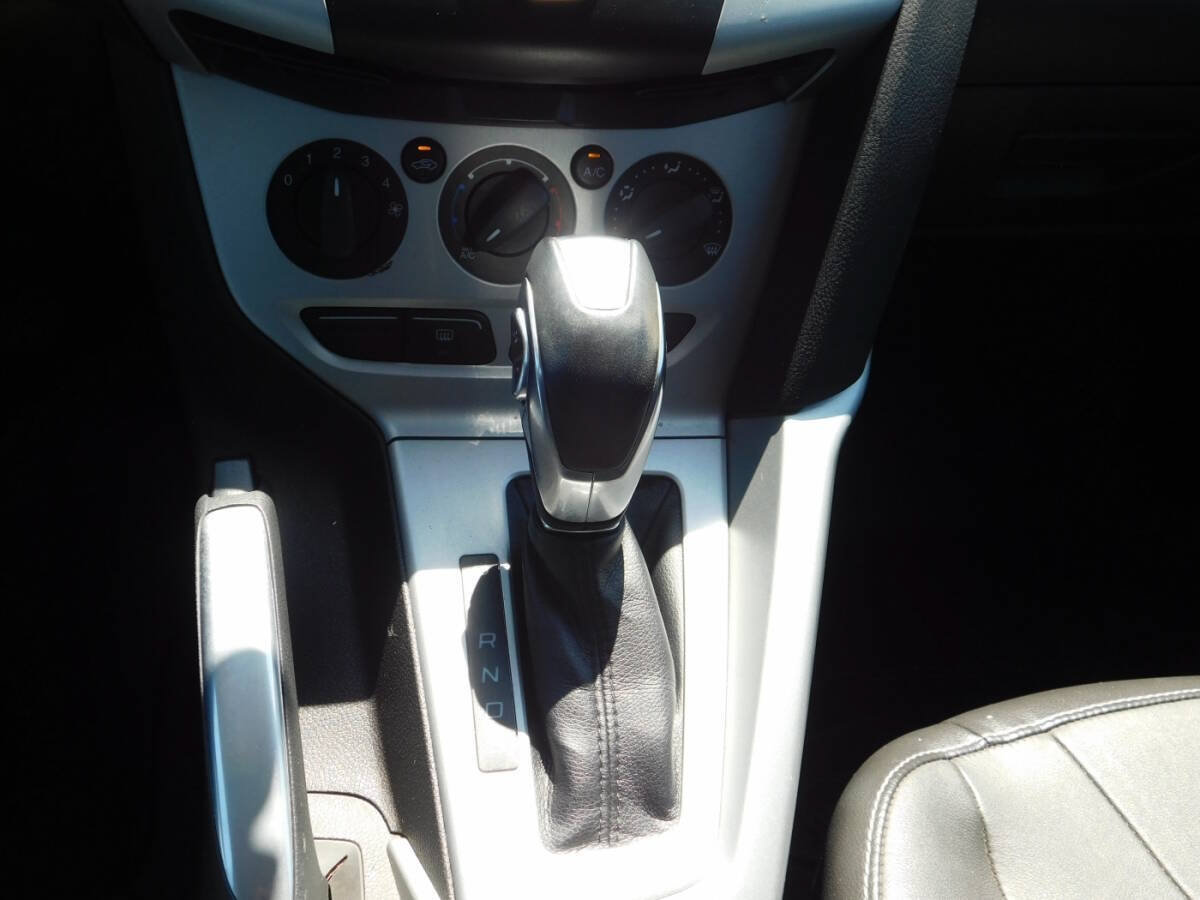 Used 2014 Ford Focus SE w/ Equipment Group 201A FWD image 13