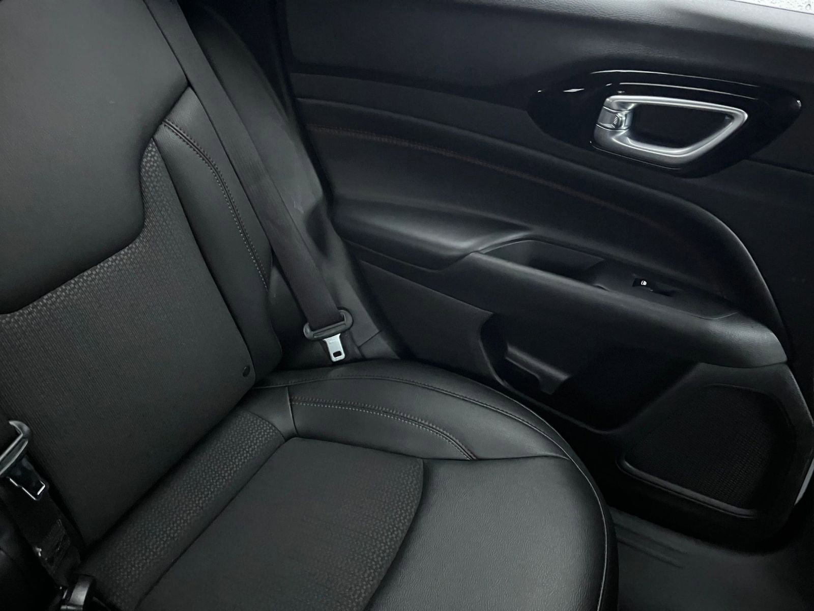 Used 2025 Jeep Compass Trailhawk image 36