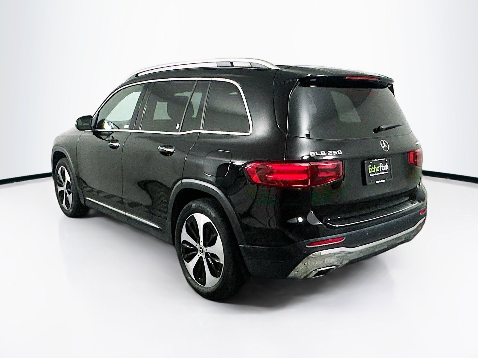 Used 2025 Mercedes-Benz GLB 250 4MATIC image 5