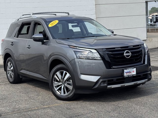 Used 2023 Nissan Pathfinder SL w/ Black Appearance Package image 5