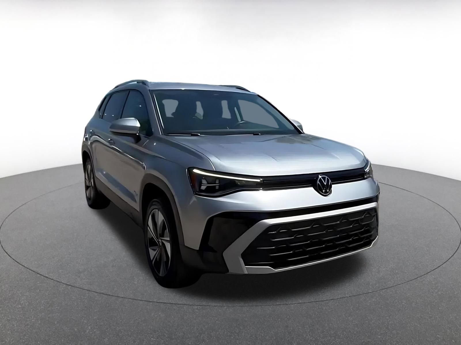 Used 2025 Volkswagen Taos SE AWD/4WD image 3