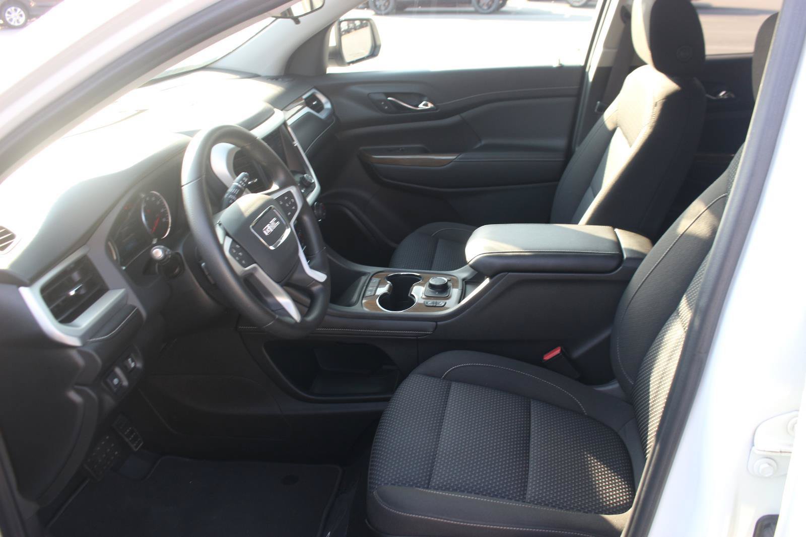 Used 2021 GMC Acadia SLE w/ Driver Convenience Package FWD image 15