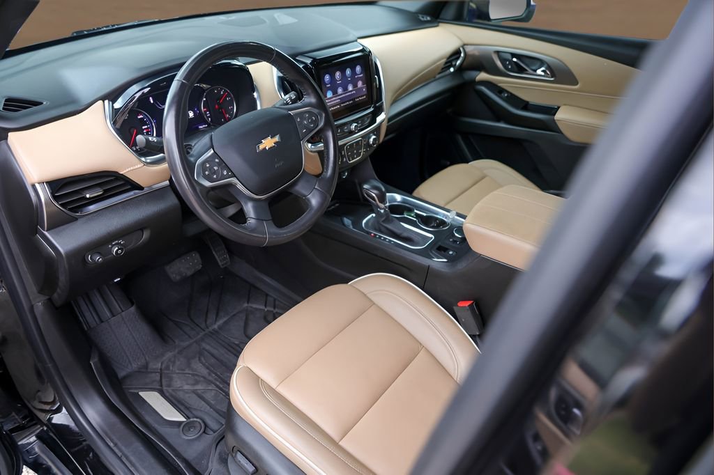Used 2022 Chevrolet Traverse Premier FWD image 10