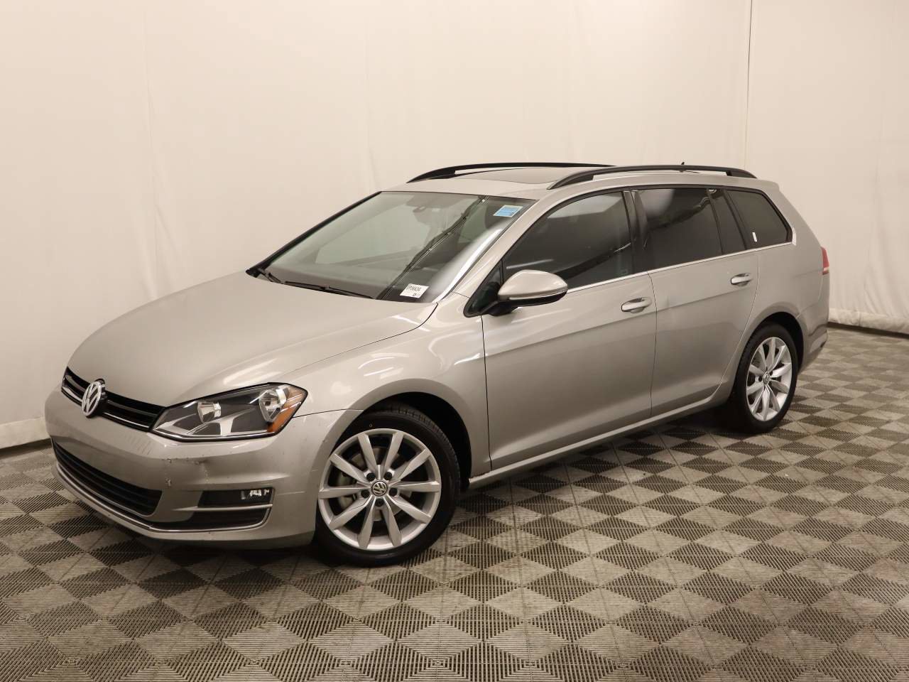 Used 2017 Volkswagen Golf SE FWD image 1