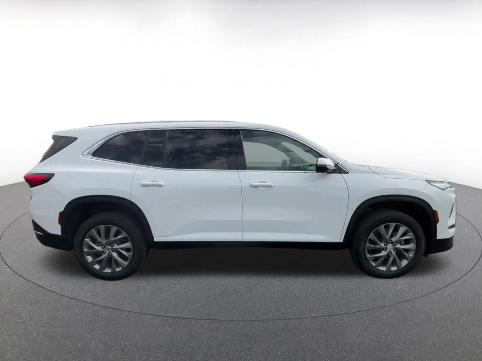 Used 2025 Buick Enclave Preferred AWD/4WD image 15
