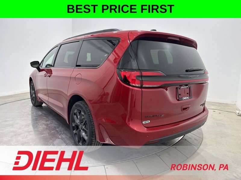 New 2026 Chrysler Pacifica Limited AWD/4WD image 5