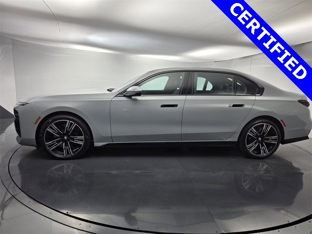 Used 2023 BMW 740i image 6
