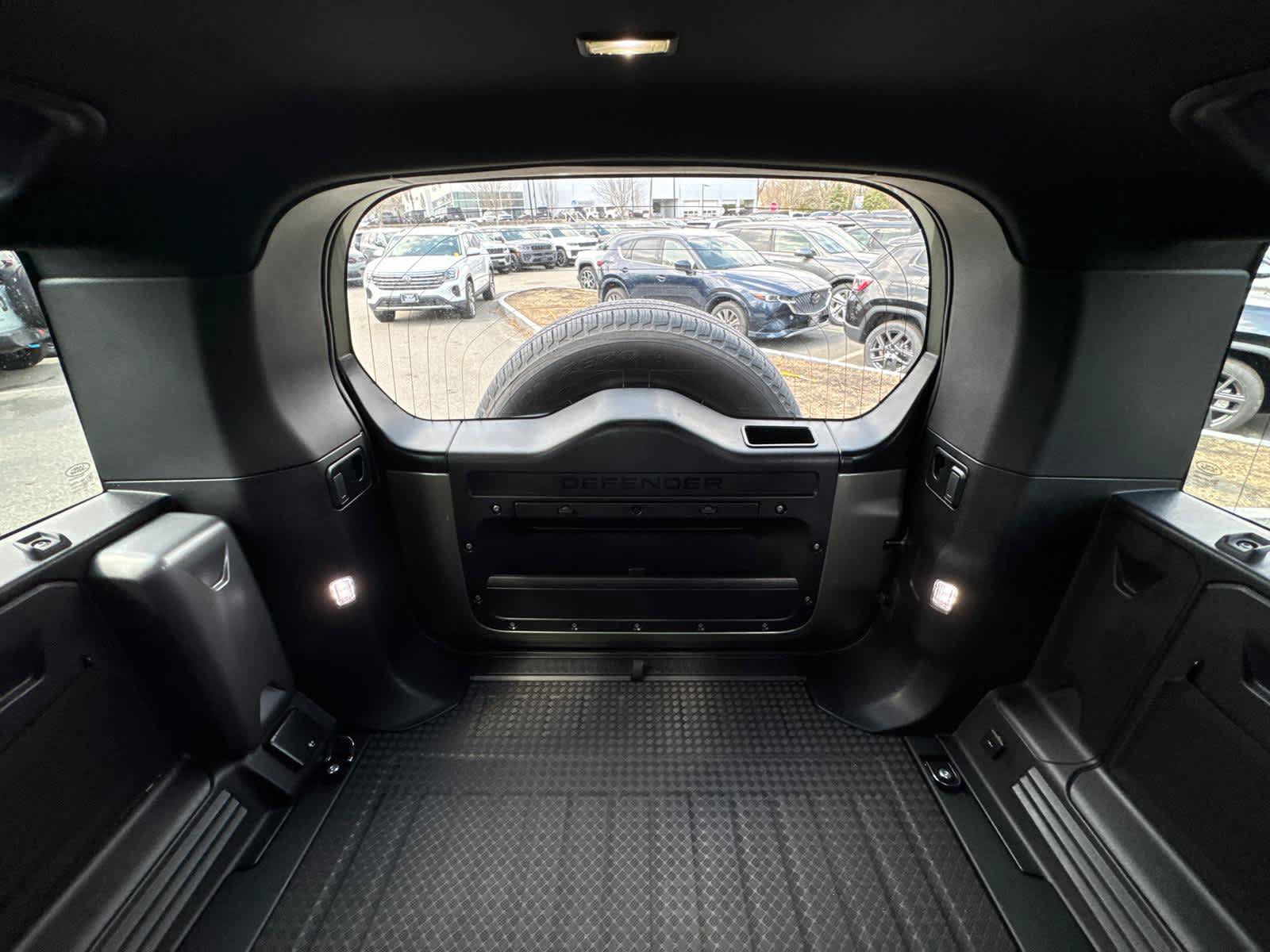 Used 2025 Land Rover Defender 110 S AWD/4WD image 33
