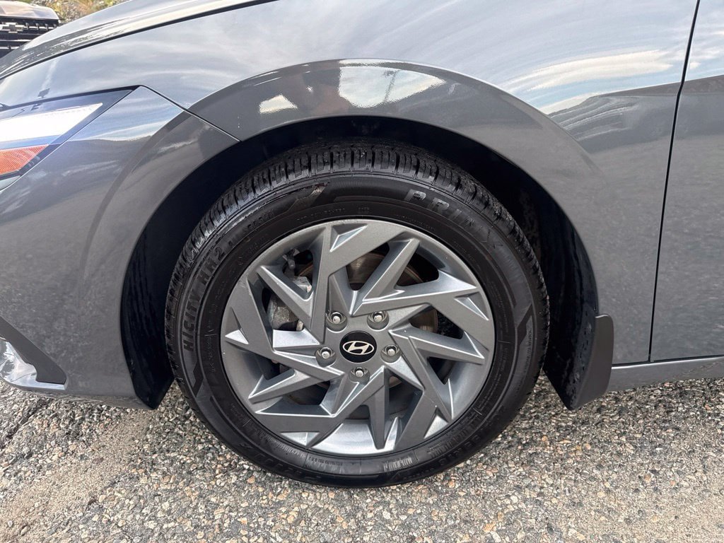 Used 2024 Hyundai Elantra SEL FWD image 11