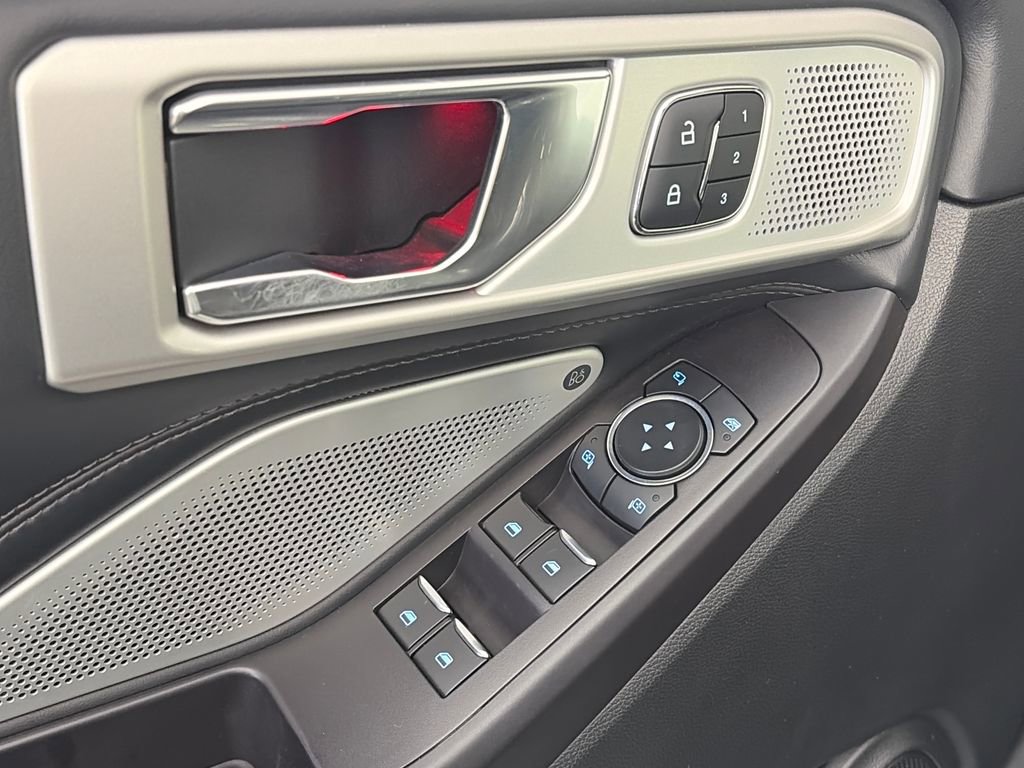 Certified 2020 Ford Explorer Platinum w/ Premium Technology Package AWD/4WD image 25