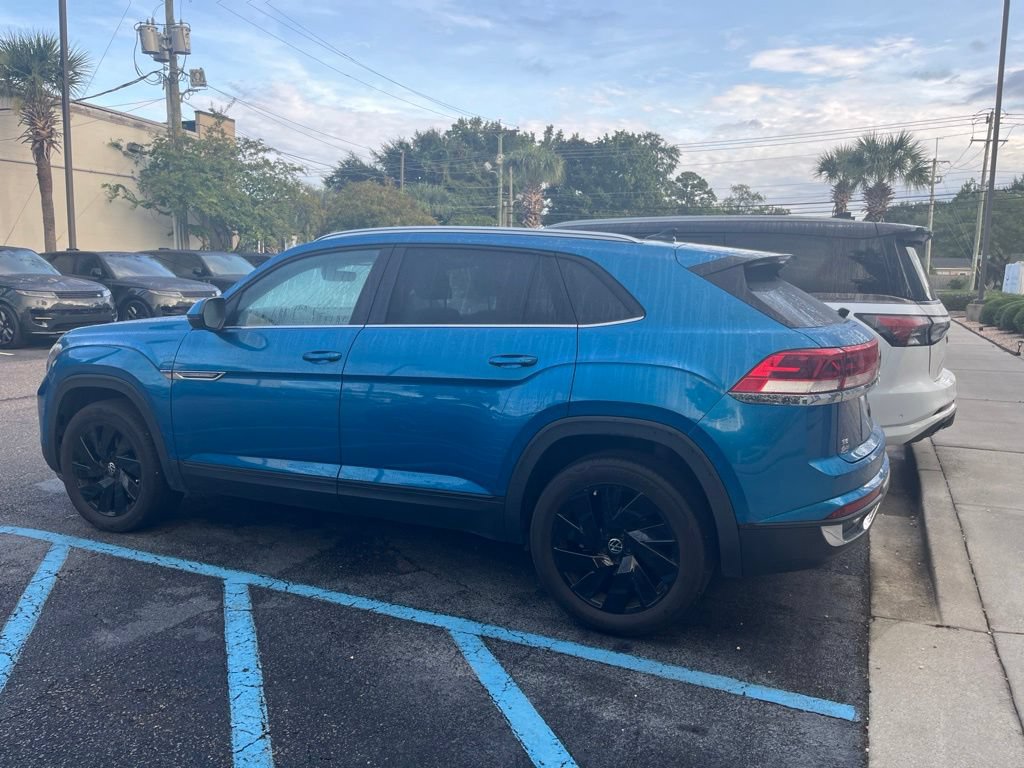 Used 2024 Volkswagen Atlas Cross Sport SE w/ Panoramic Sunroof Package FWD image 8