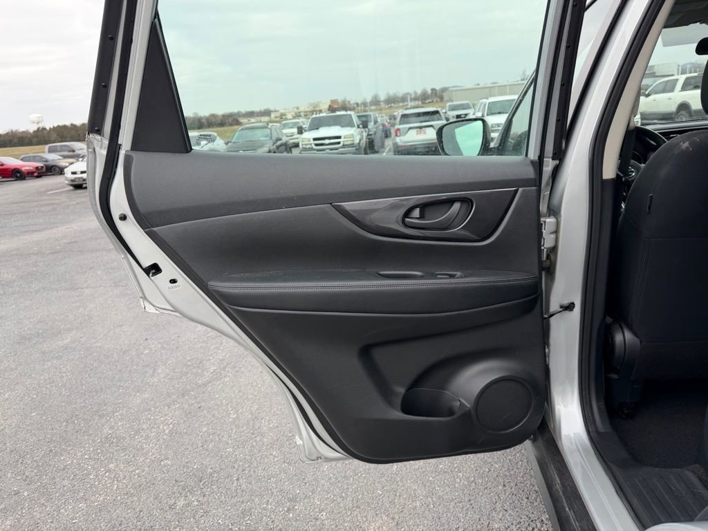 Used 2020 Nissan Rogue S image 16