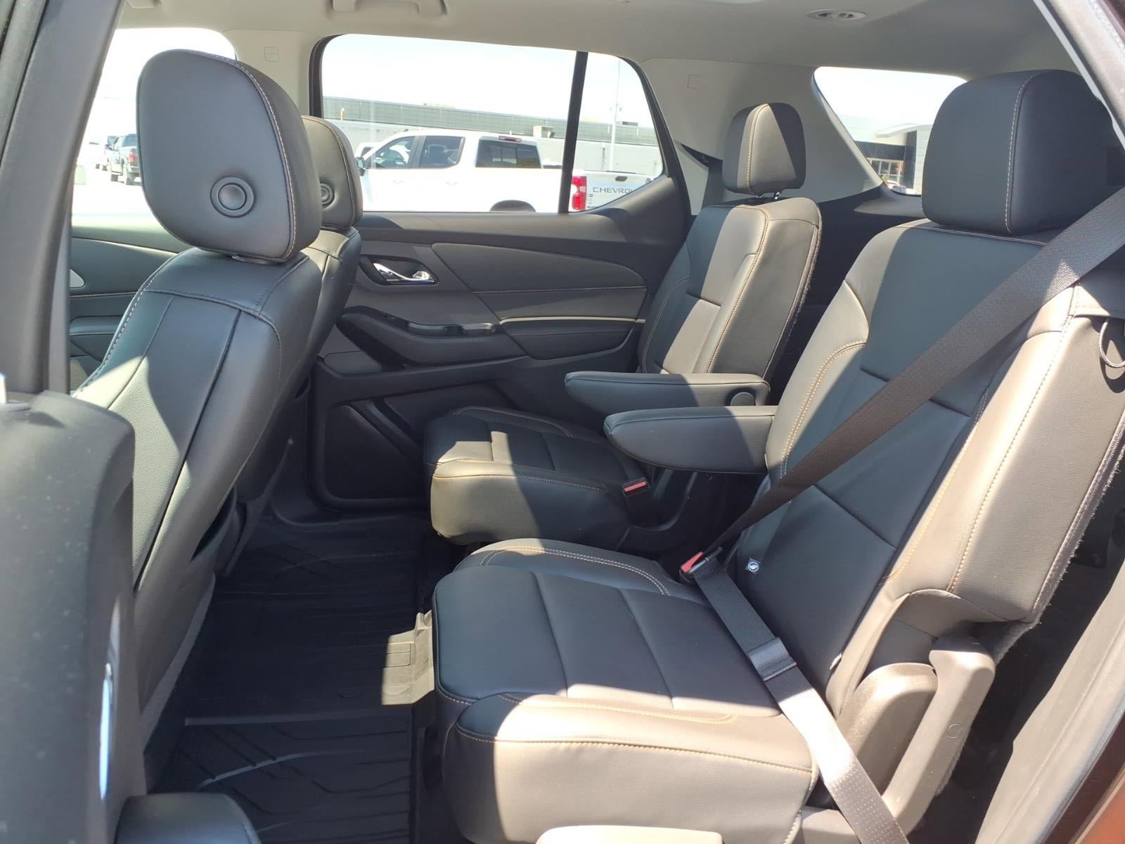 Used 2020 Chevrolet Traverse LT w/ LT Premium Package AWD/4WD image 14