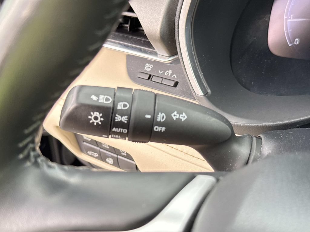 Used 2024 Toyota Highlander Limited AWD/4WD image 41