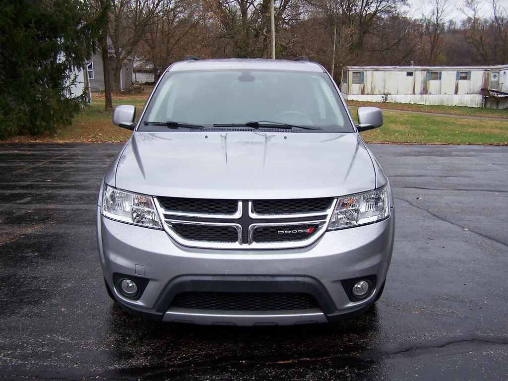 Used 2019 Dodge Journey SE image 2