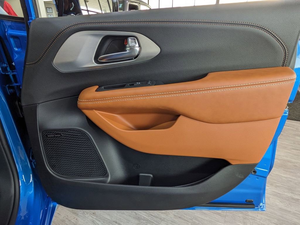 New 2026 Chrysler Pacifica Pinnacle w/ Trailer Tow Group image 27