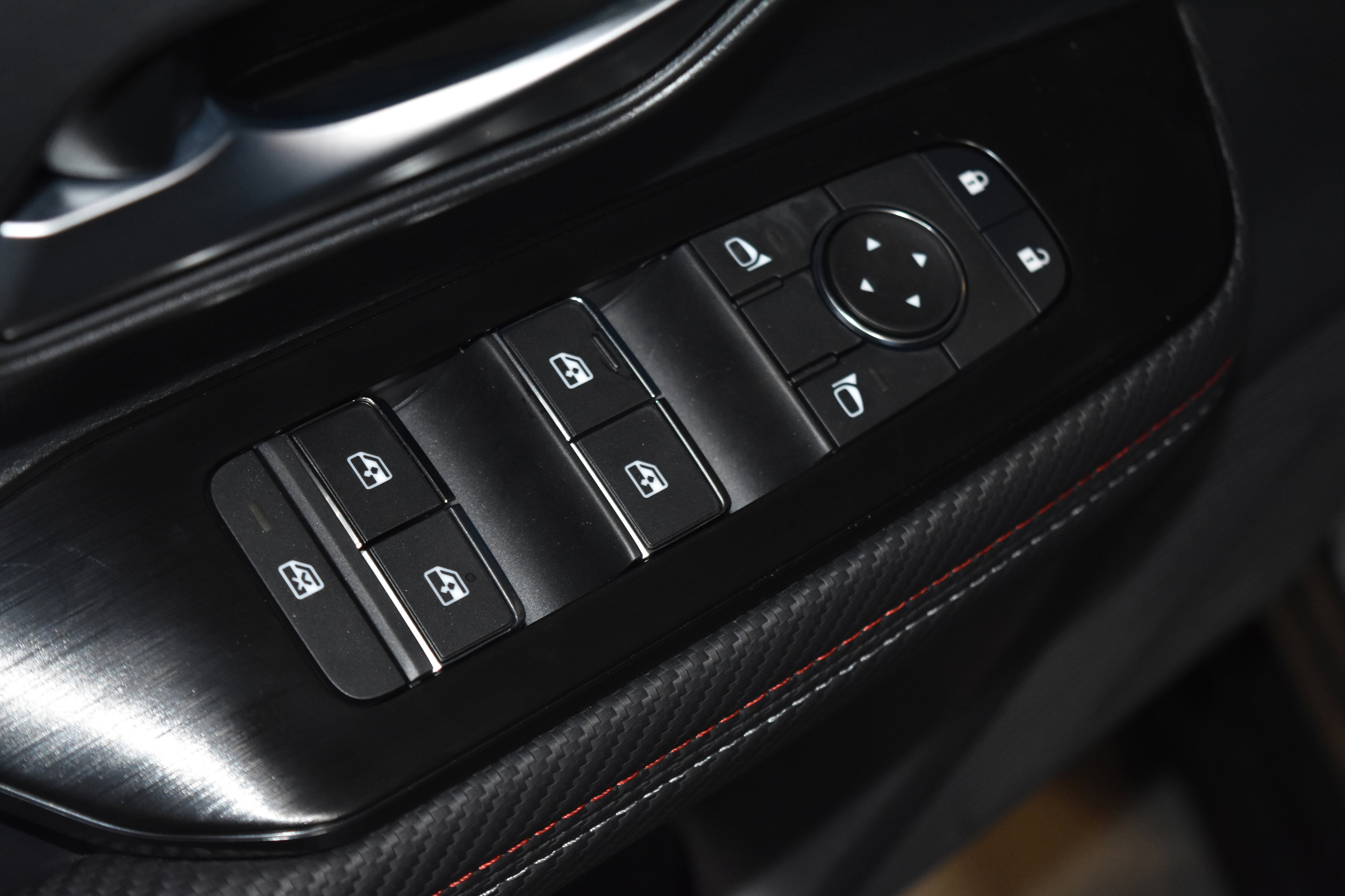 New 2026 Nissan Kicks SR w/ Cold Weather Package image 4