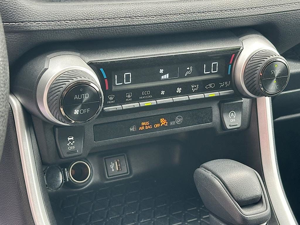 Certified 2025 Toyota RAV4 XLE FWD image 25