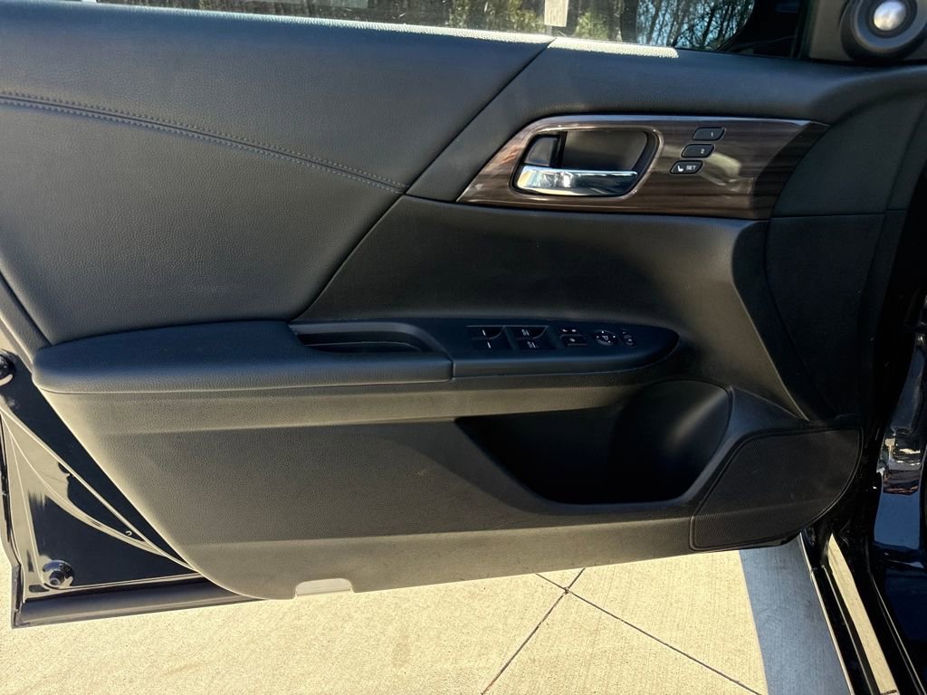 Used 2017 Honda Accord EX-L image 14