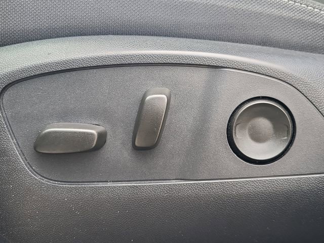 Used 2025 Chevrolet Traverse LT FWD image 23