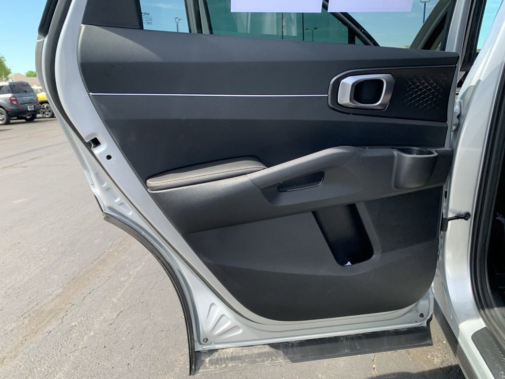Used 2022 Kia Sorento LX FWD image 35