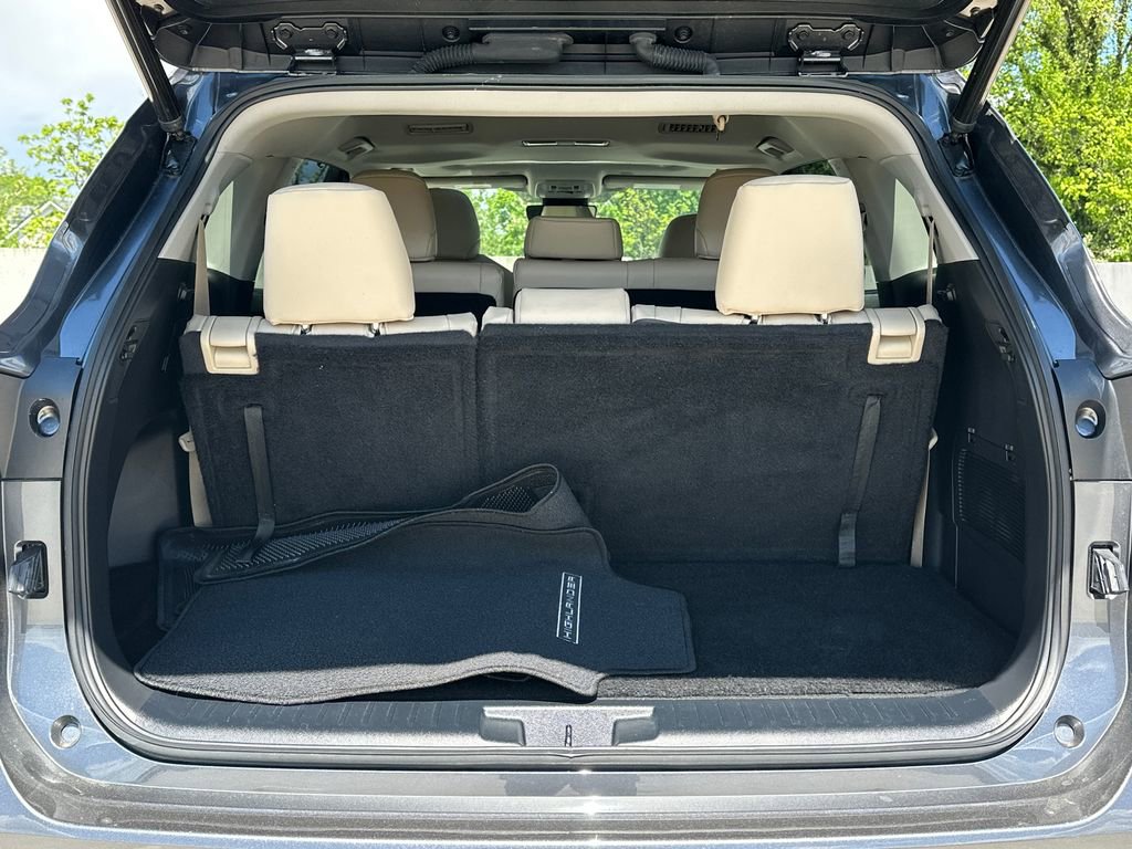 Used 2023 Toyota Highlander XLE image 6