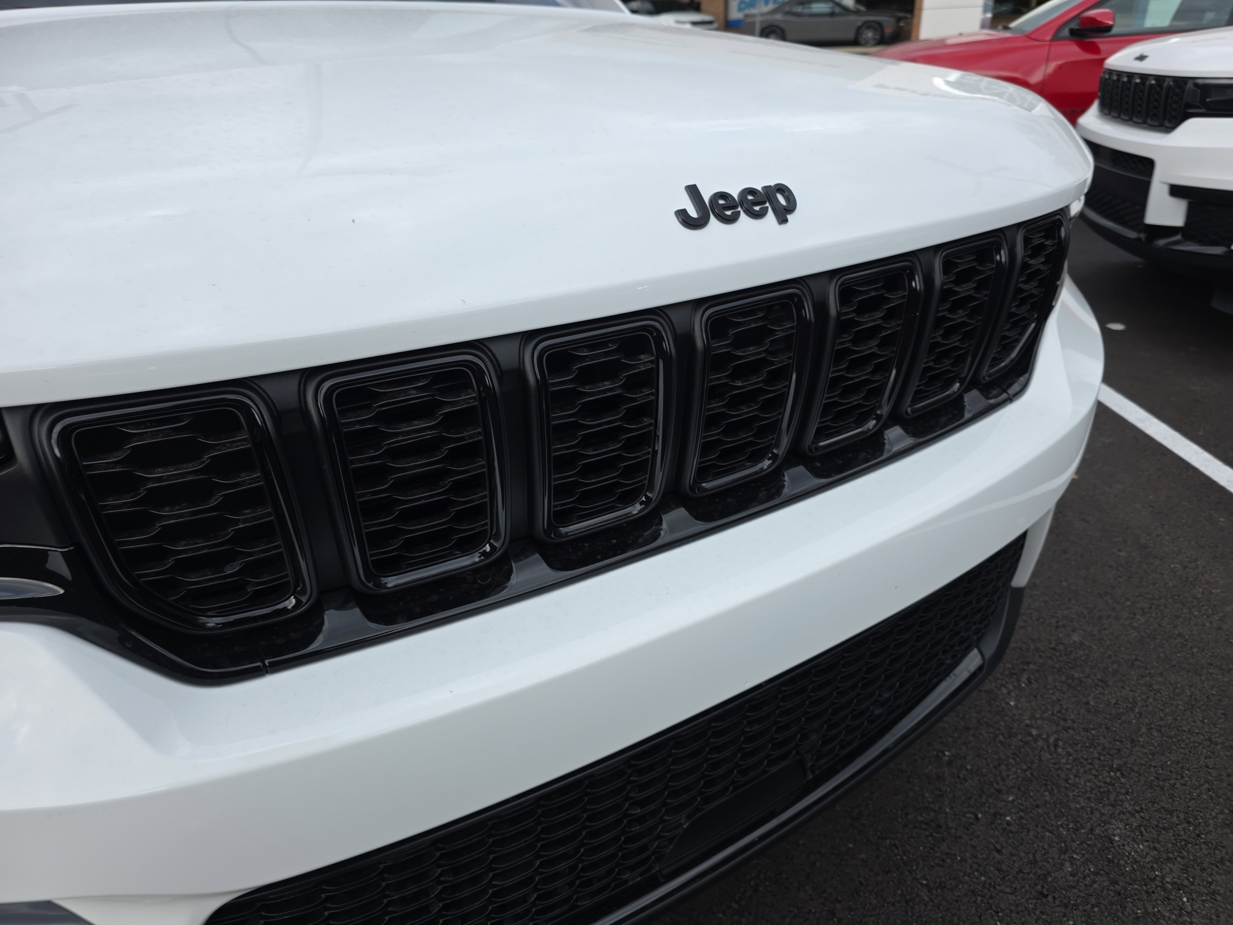 New 2025 Jeep Grand Cherokee Limited w/ Black Appearance Package image 27