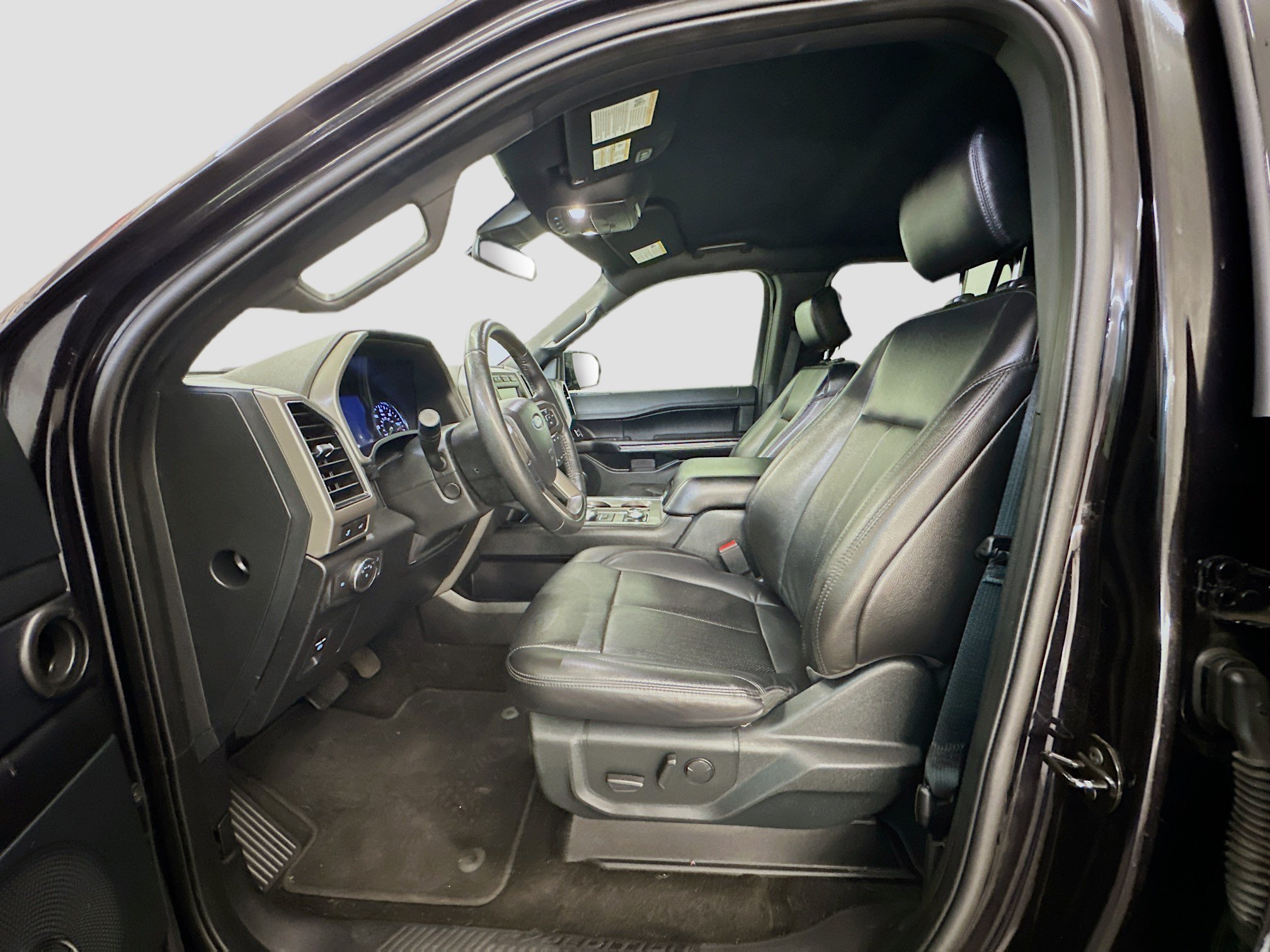 Used 2020 Ford Expedition XLT w/ Equipment Group 202A AWD/4WD image 13