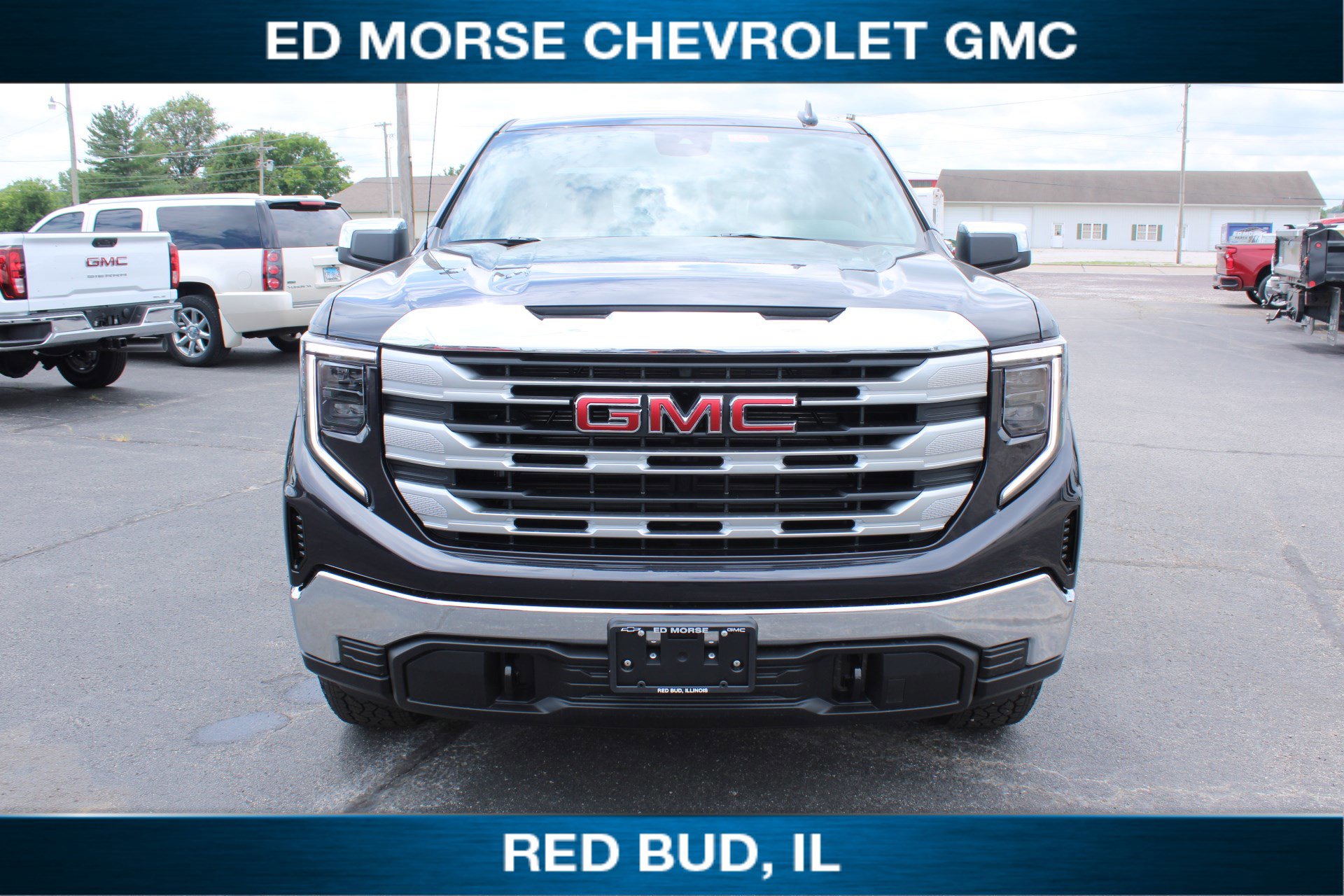 New 2025 GMC Sierra 1500 SLE image 3