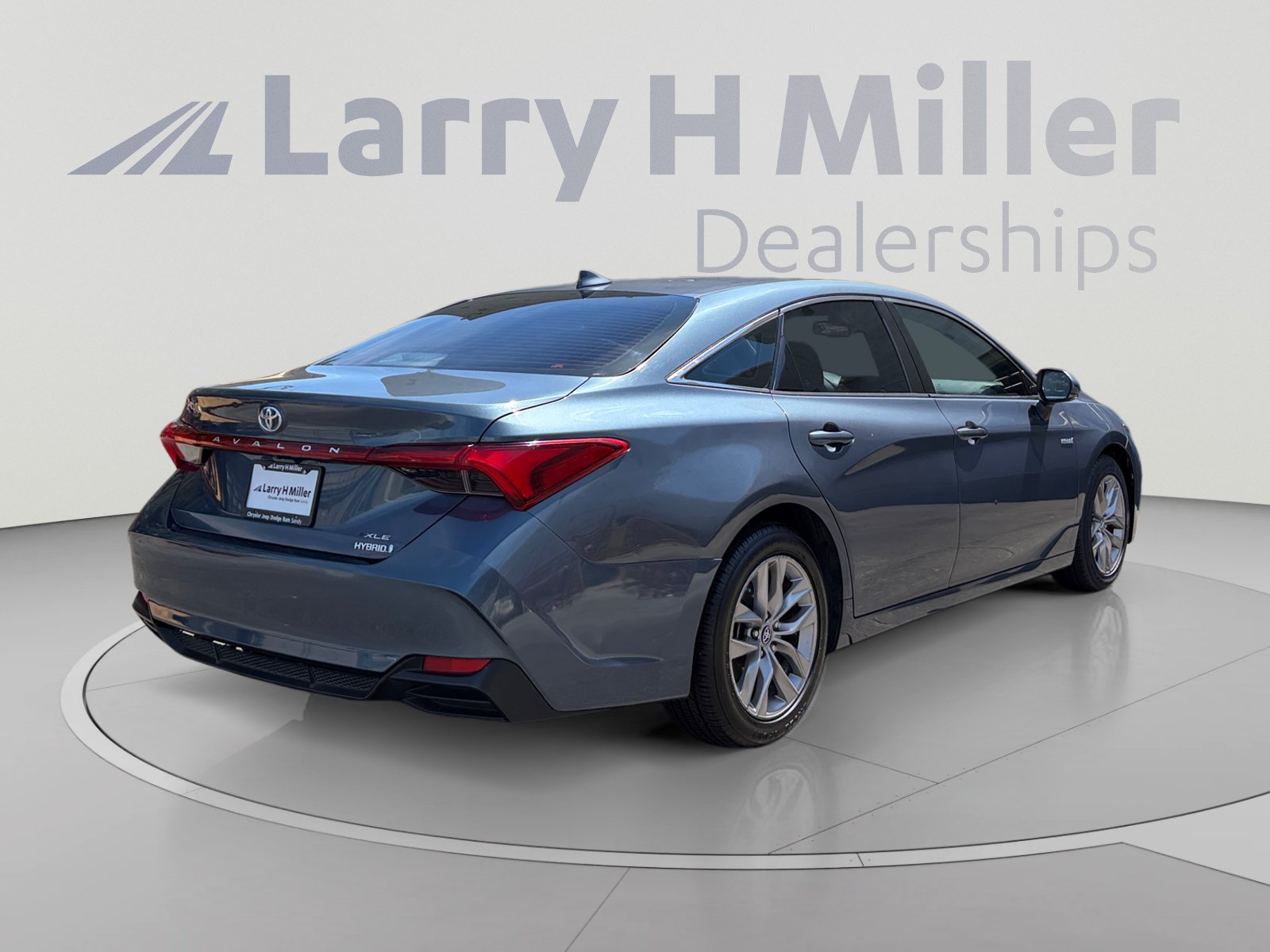 Used 2019 Toyota Avalon XLE w/ Moonroof Package FWD image 5