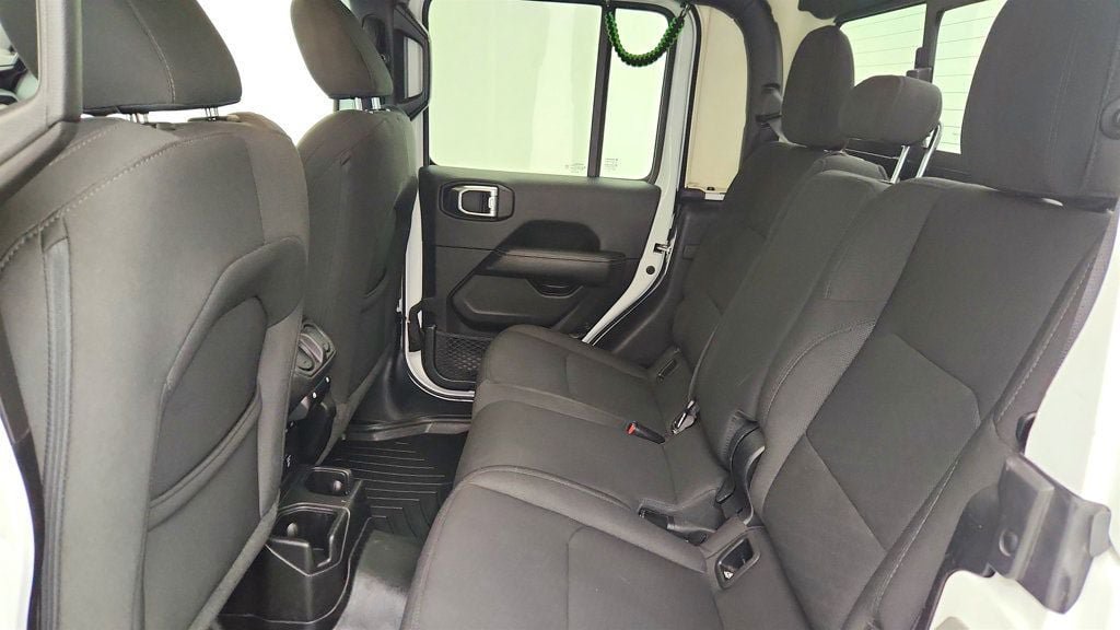 Used 2023 Jeep Gladiator Overland AWD/4WD image 21