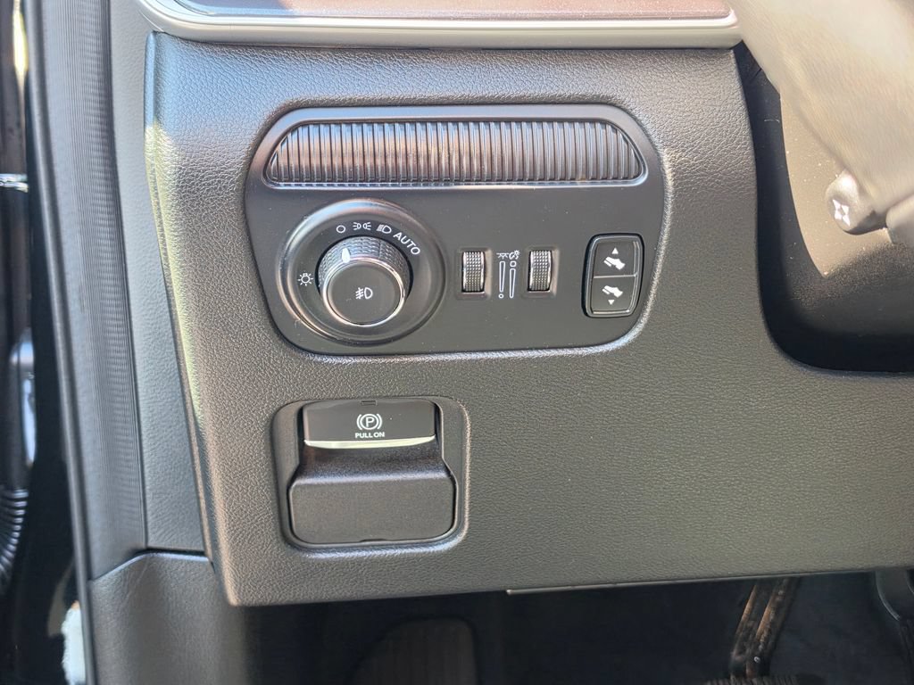 Used 2024 Jeep Wagoneer L 4WD w/ Premium Group I image 15