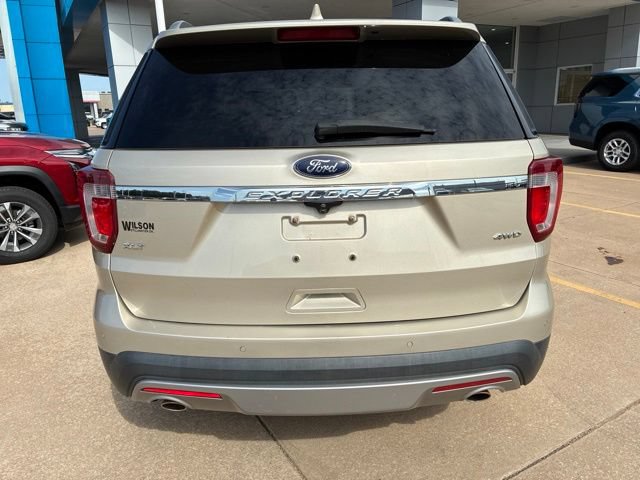 Used 2017 Ford Explorer XLT w/ Equipment Group 202A FWD image 7