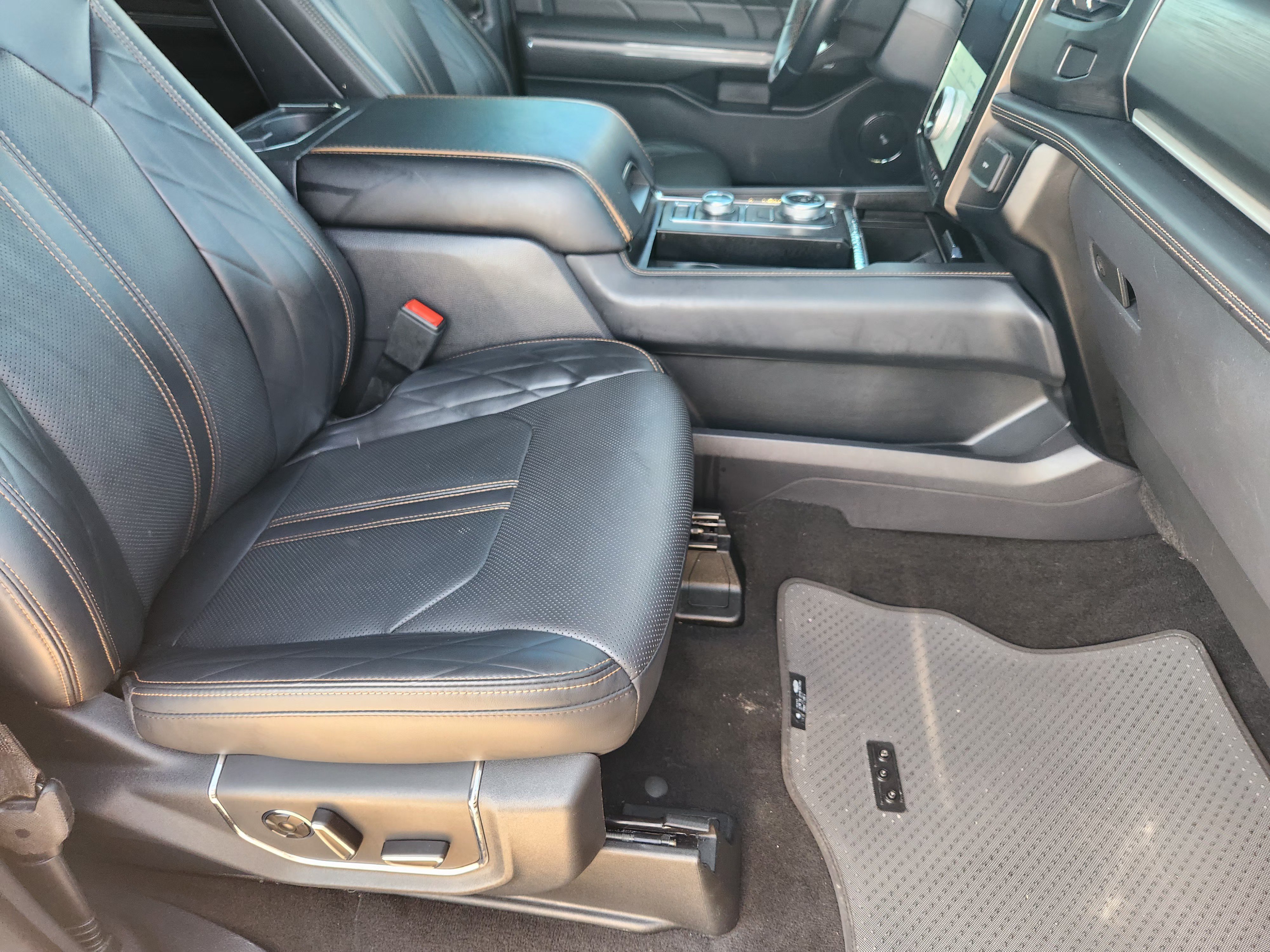 Used 2024 Ford Expedition Max Platinum AWD/4WD image 15